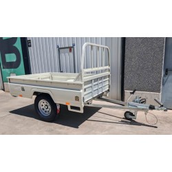 Remolque Toyota Hilux con freno