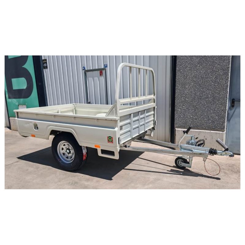 Remolque Toyota Hilux con freno