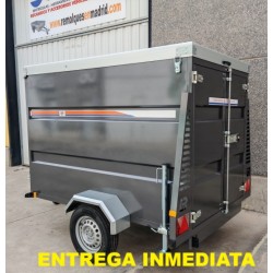 Remolque cerrado con freno