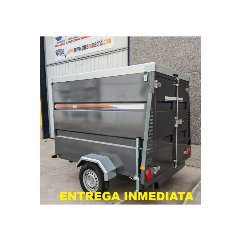 Remolque cerrado con freno