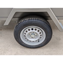 Remolque 750 kg con barandillas