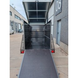 Remolque cerrado con freno