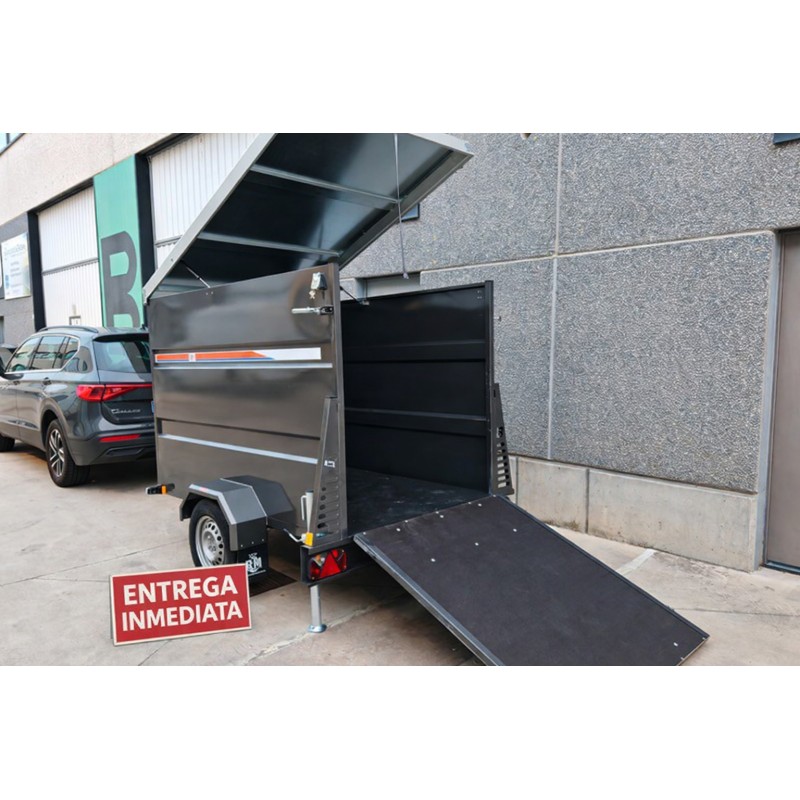 Remolque cerrado con freno