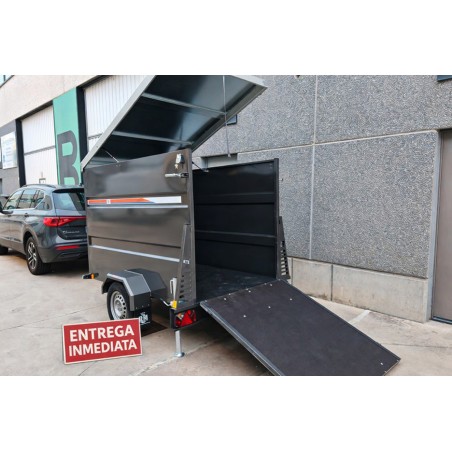Remolque cerrado con freno